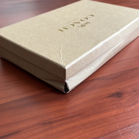 COACH Wristlet Gift Set with Two Zipper Charms NIB - Picture 5 of 5